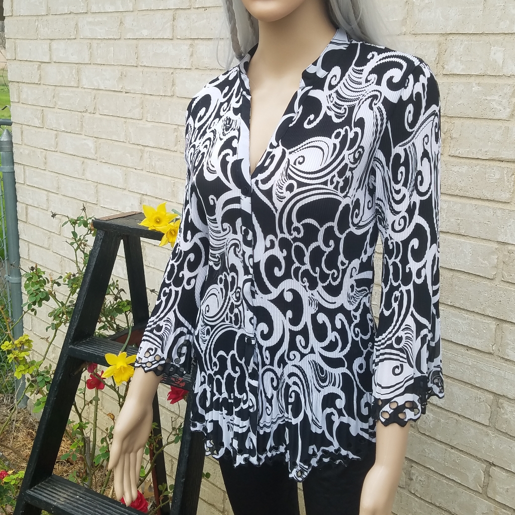 Hostpick Violet Claire Brand Buttonup Top Size Medium